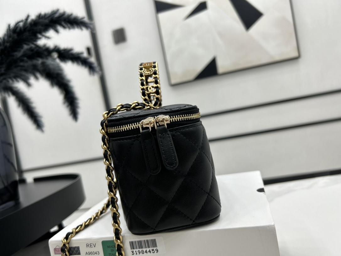 Chanel Crossbody Bag Sheepskin 17cm-l