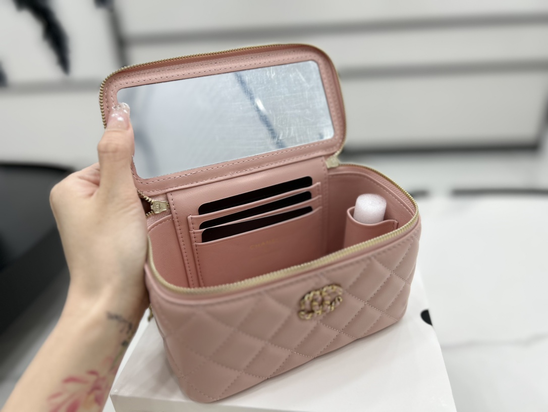 Chanel Crossbody Bag Sheepskin 17cm-l