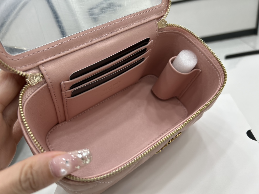 Chanel Crossbody Bag Sheepskin 17cm-l