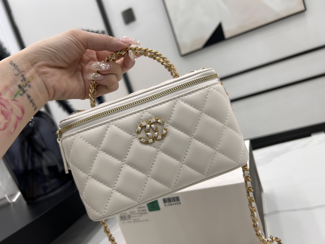 Chanel Crossbody Bag Sheepskin 17cm-l