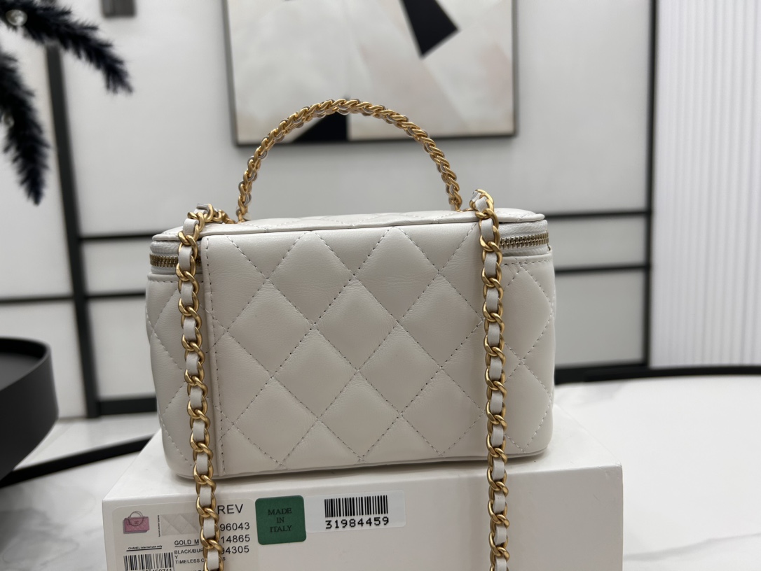 Chanel Crossbody Bag Sheepskin 17cm-l