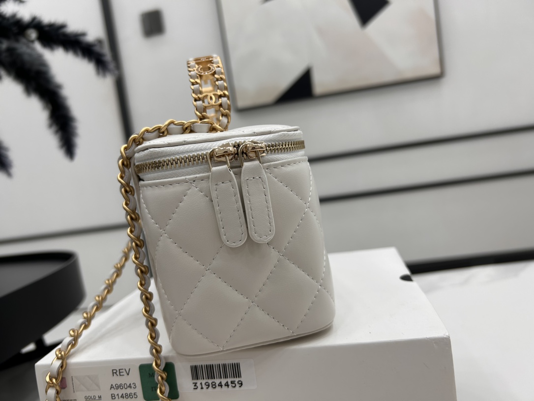 Chanel Crossbody Bag Sheepskin 17cm-l