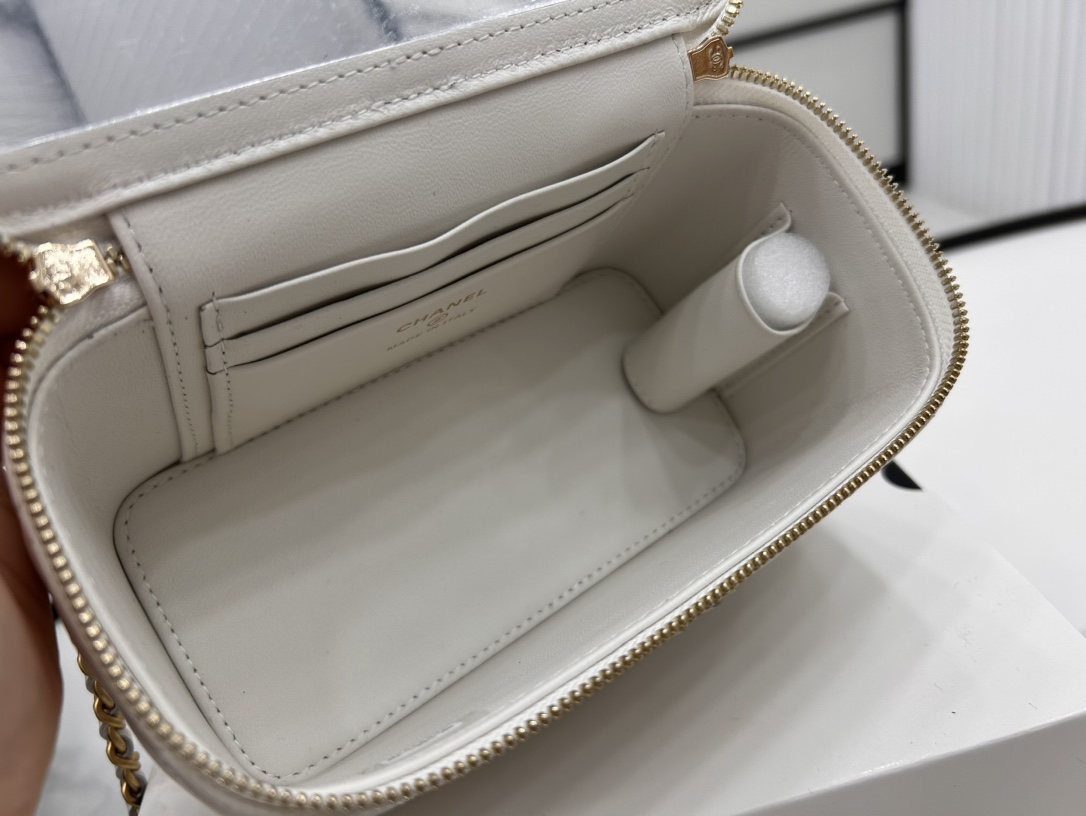 Chanel Crossbody Bag Sheepskin 17cm-l