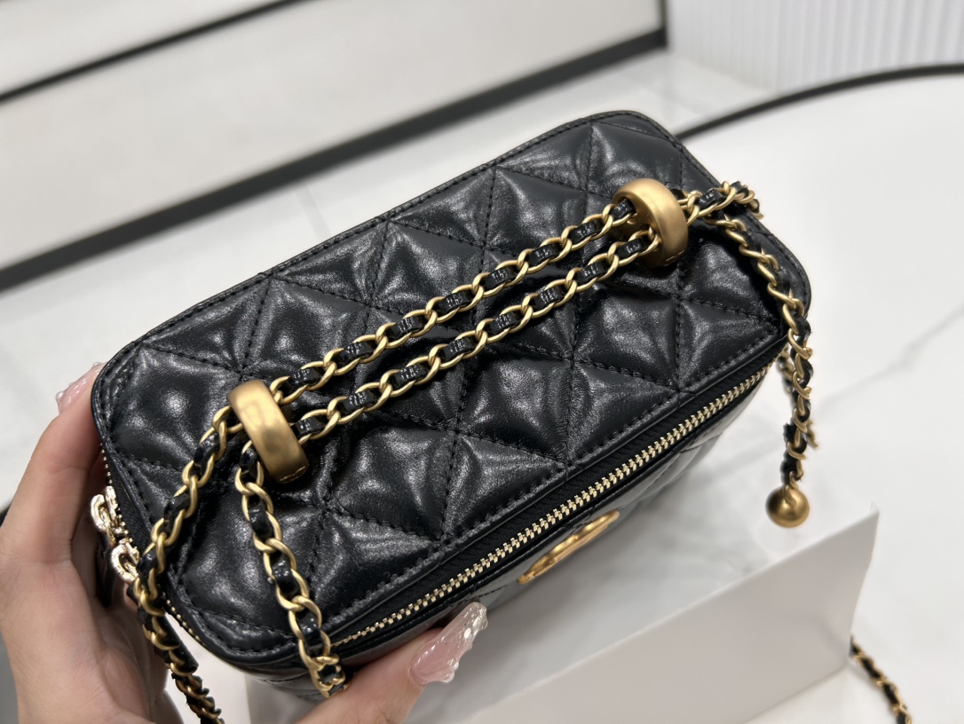 Chanel Basic Bag Cow Leather 17cm-l