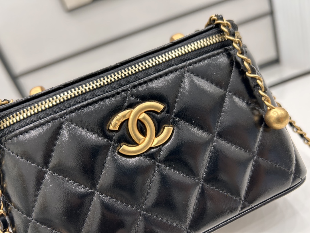 Chanel Basic Bag Cow Leather 17cm-l