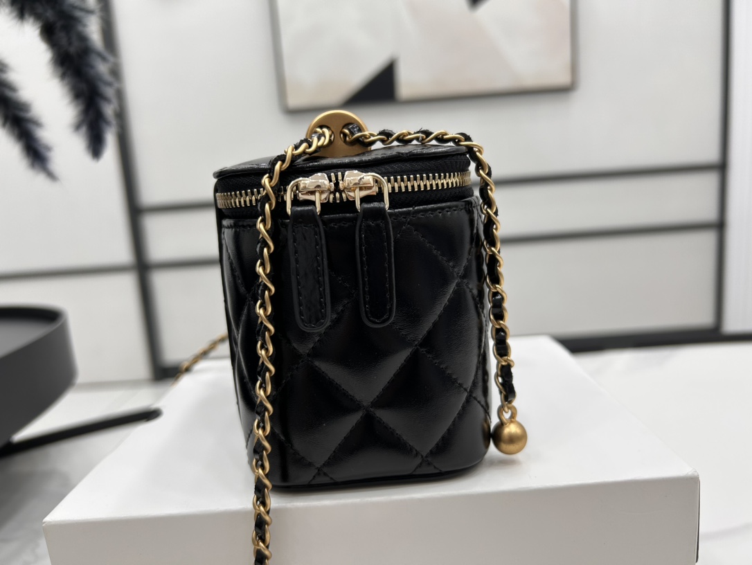 Chanel Basic Bag Cow Leather 17cm-l