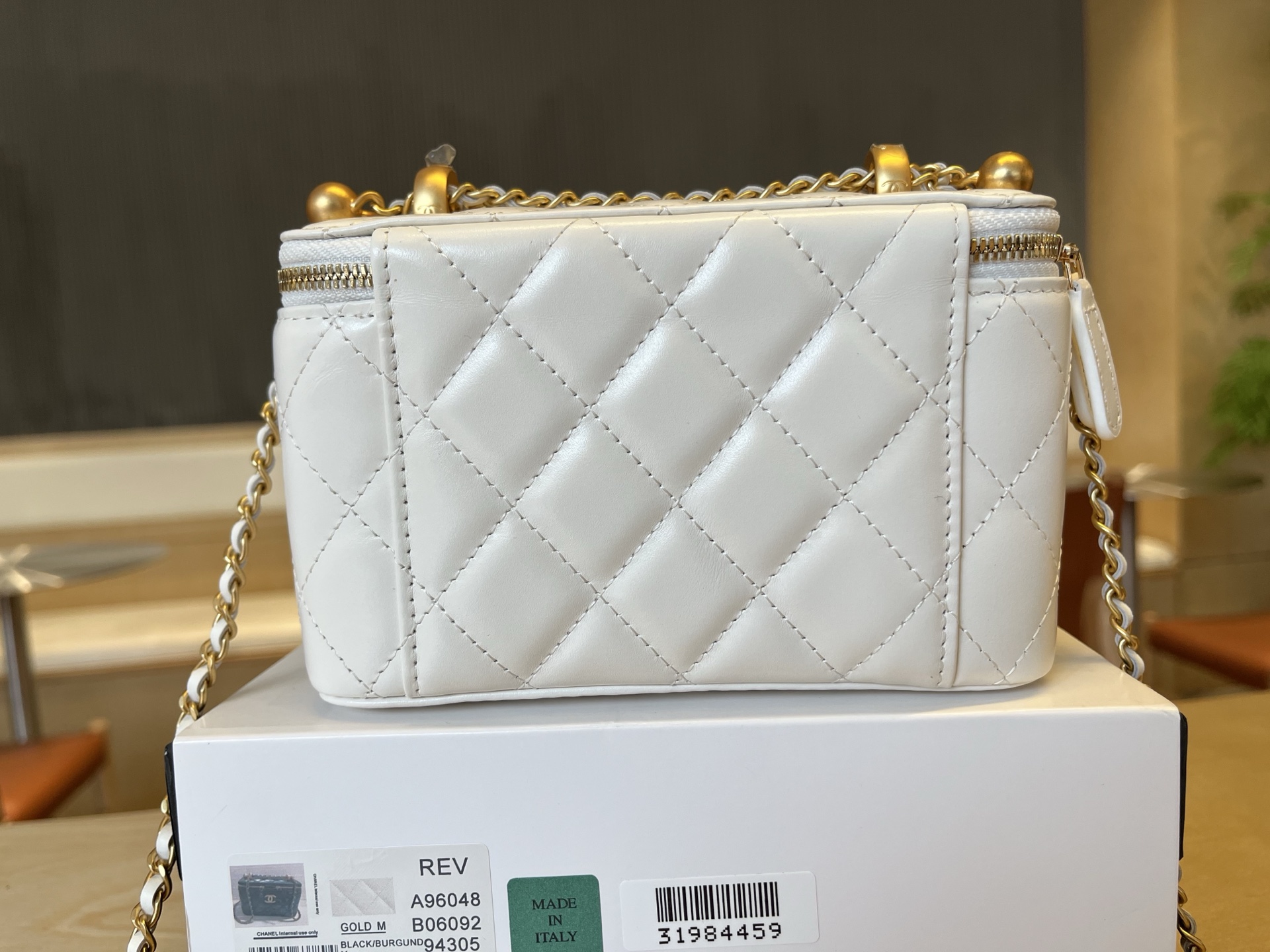 Chanel Basic Bag Cow Leather 17cm-l
