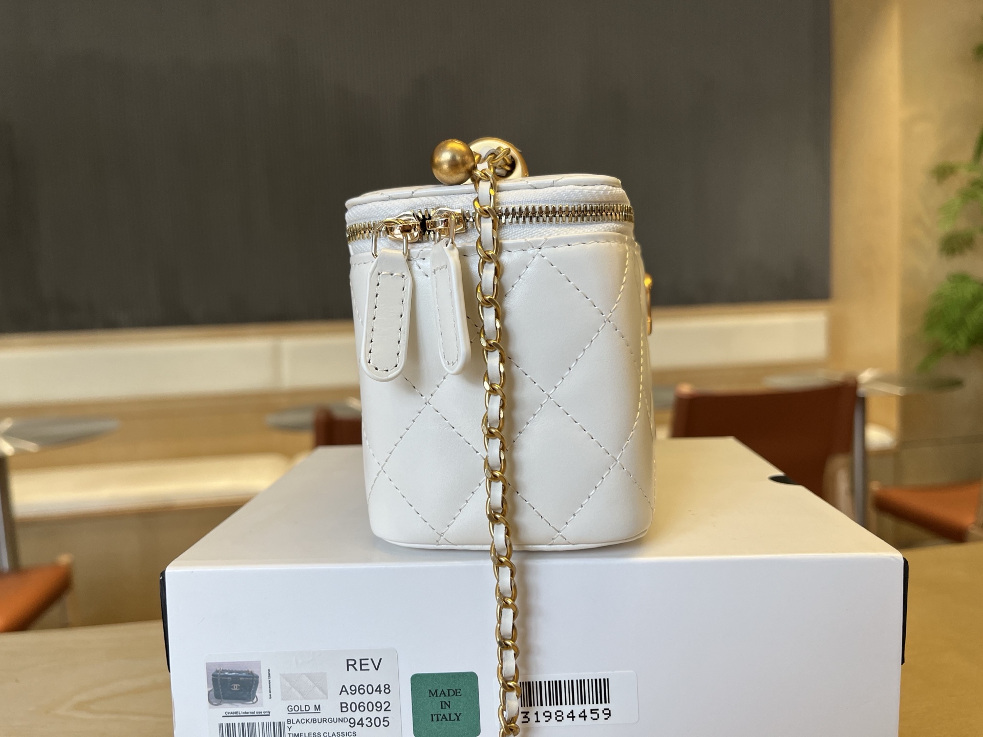 Chanel Basic Bag Cow Leather 17cm-l