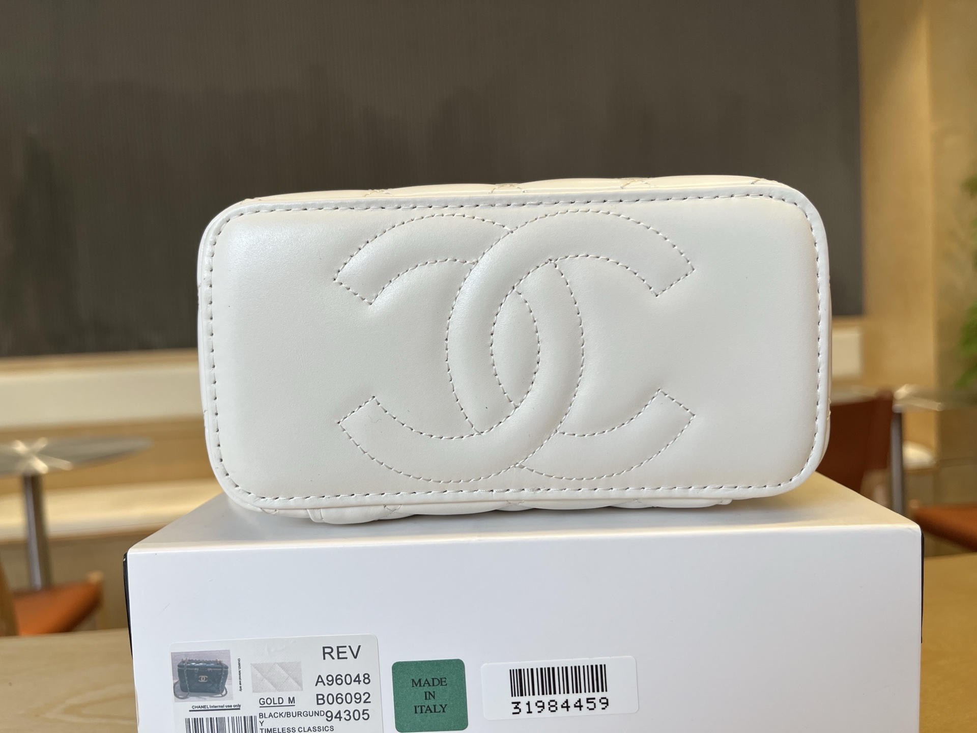 Chanel Basic Bag Cow Leather 17cm-l
