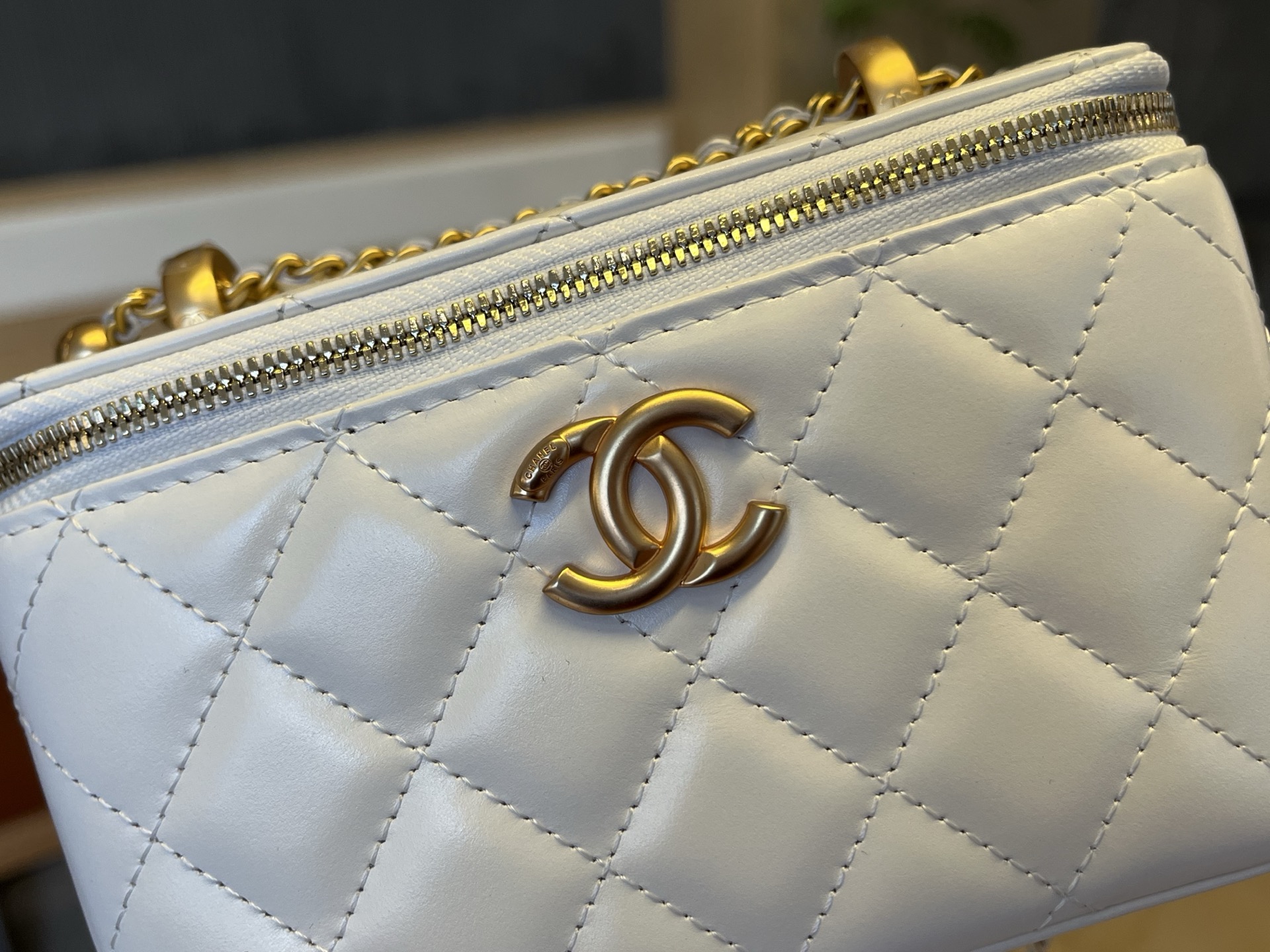 Chanel Basic Bag Cow Leather 17cm-l