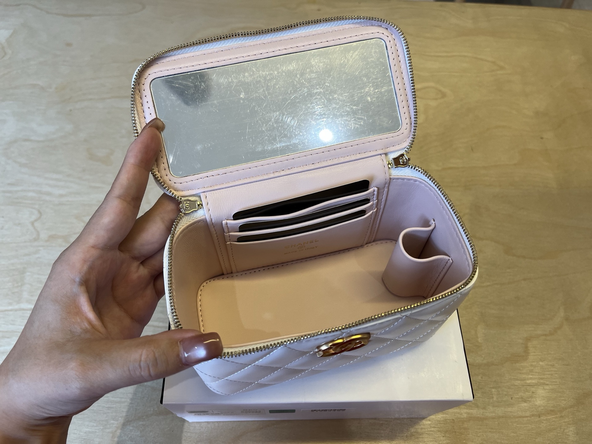 Chanel Basic Bag Cow Leather 17cm-l