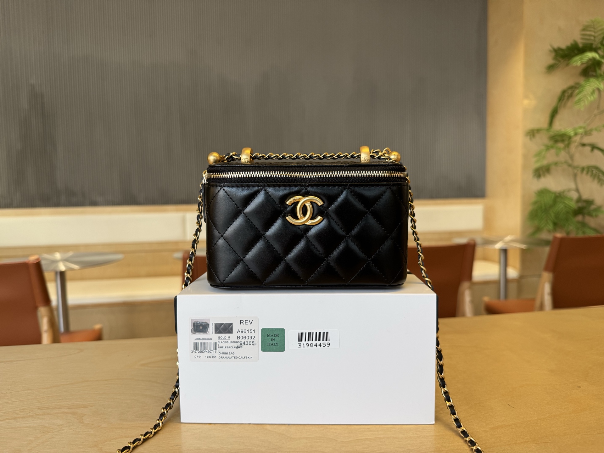 Chanel Basic Bag Cow Leather 17cm-l