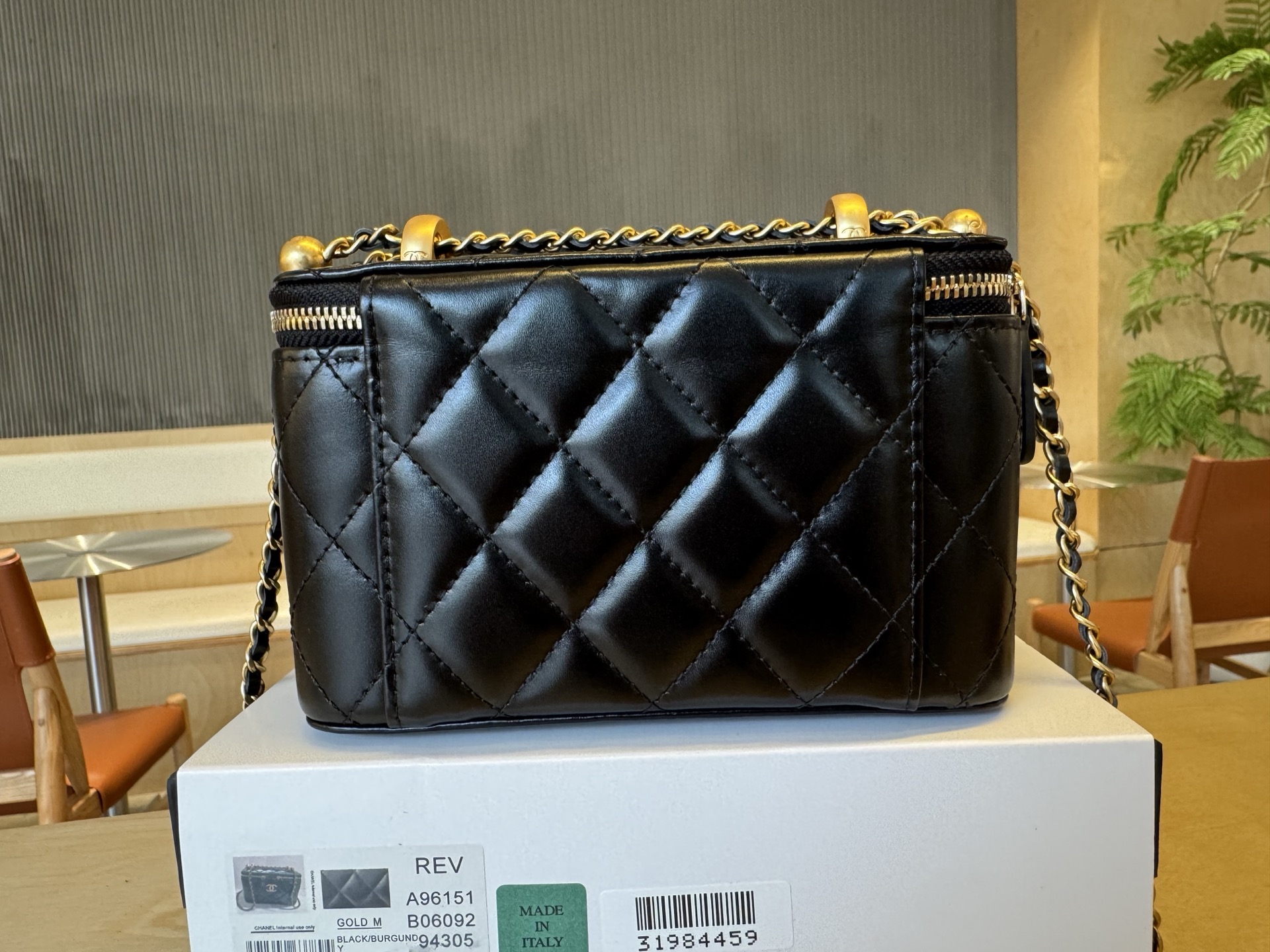 Chanel Basic Bag Cow Leather 17cm-l