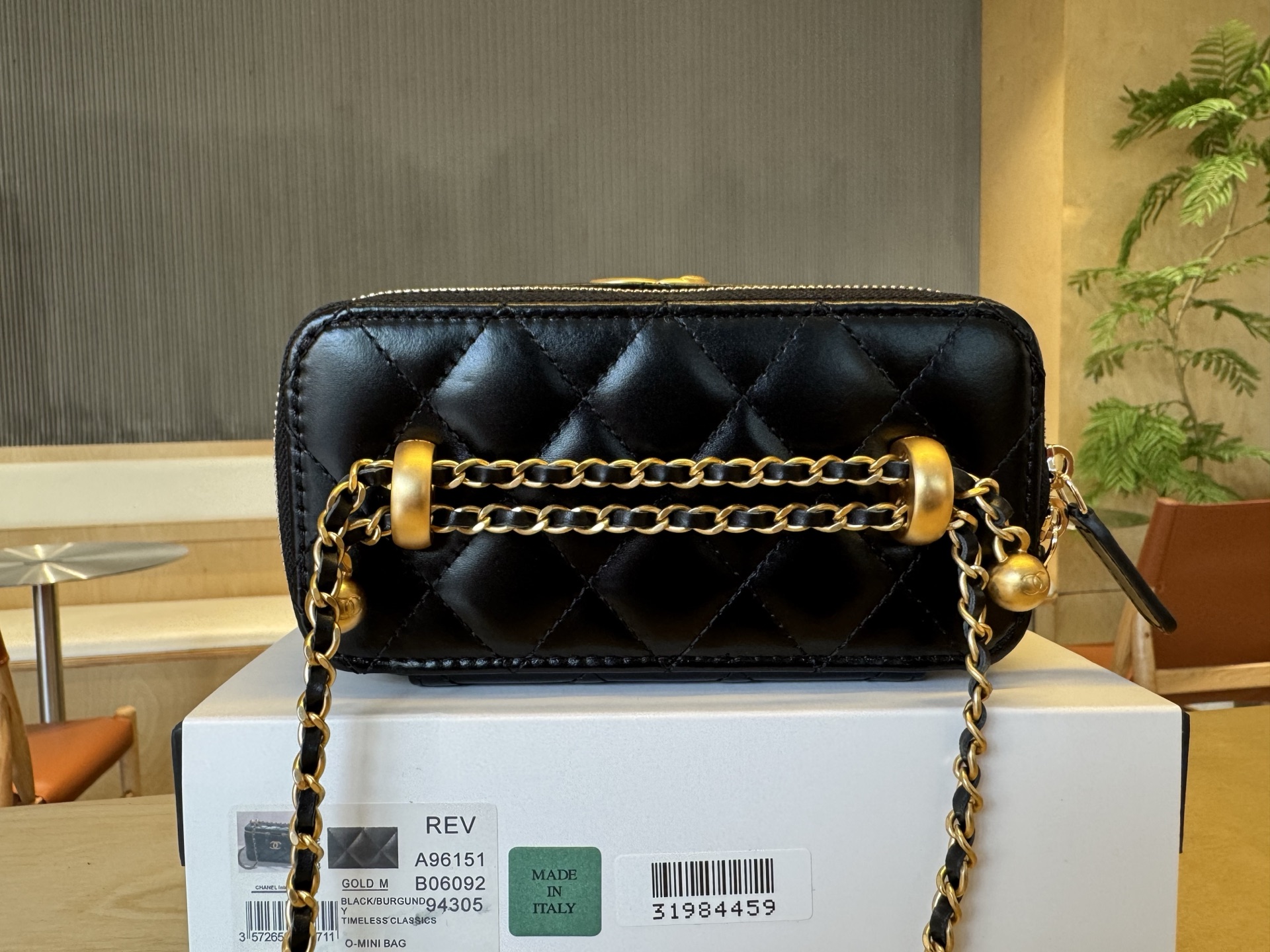 Chanel Basic Bag Cow Leather 17cm-l