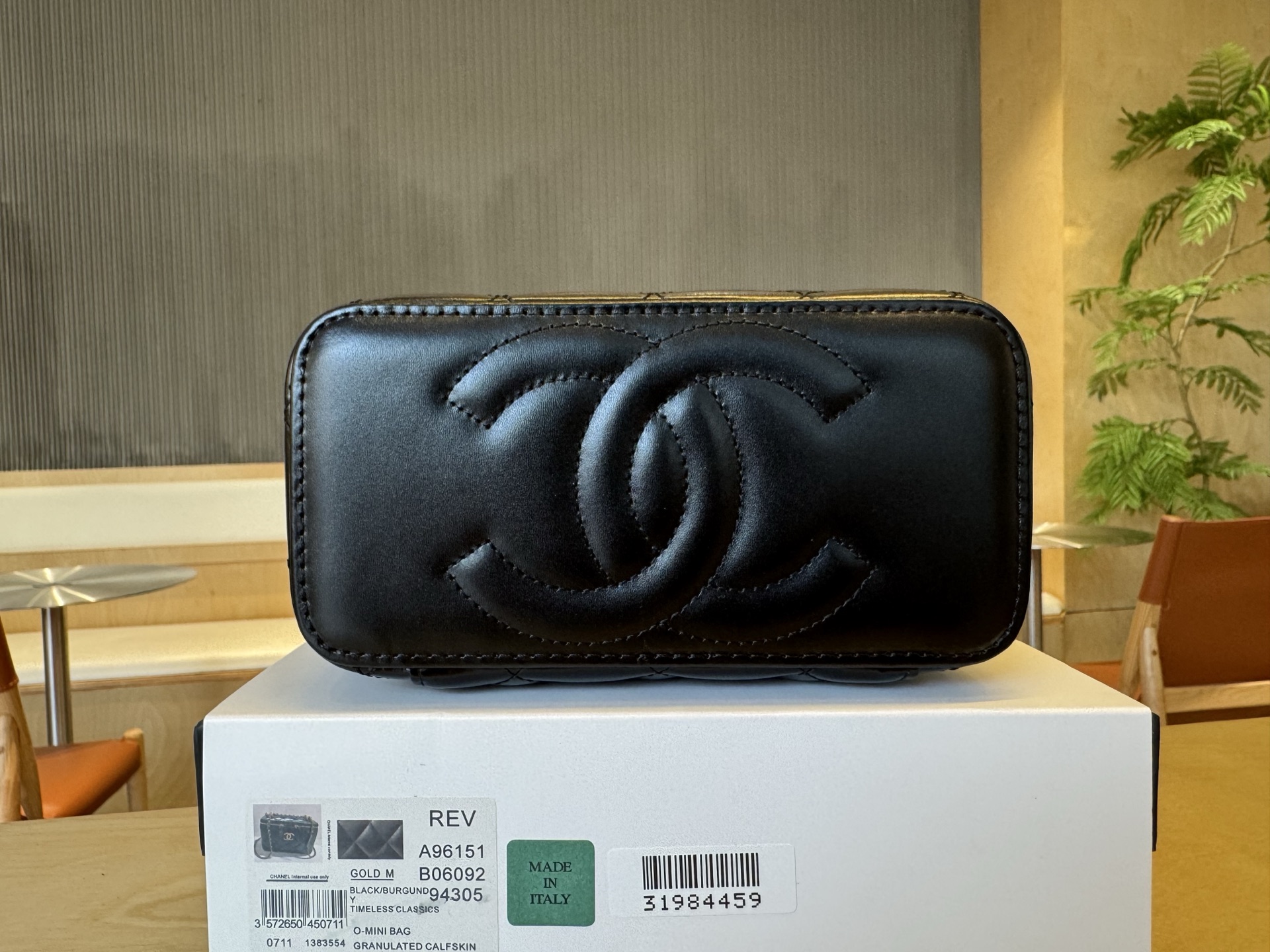 Chanel Basic Bag Cow Leather 17cm-l