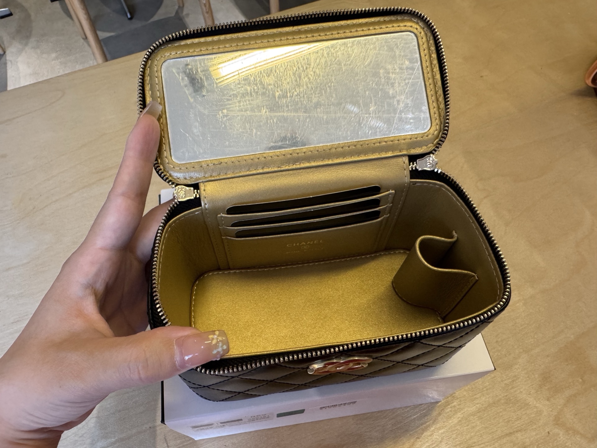 Chanel Basic Bag Cow Leather 17cm-l