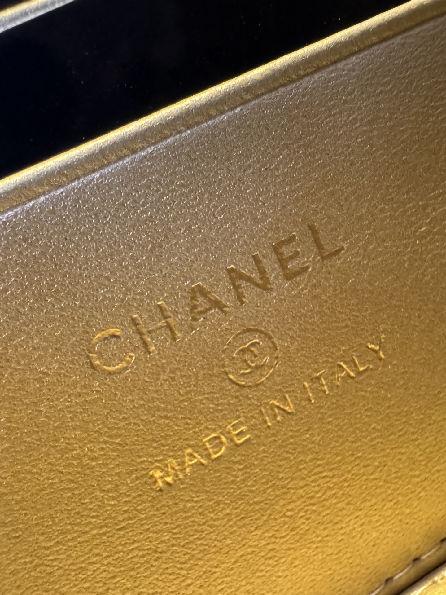 Chanel Basic Bag Cow Leather 17cm-l