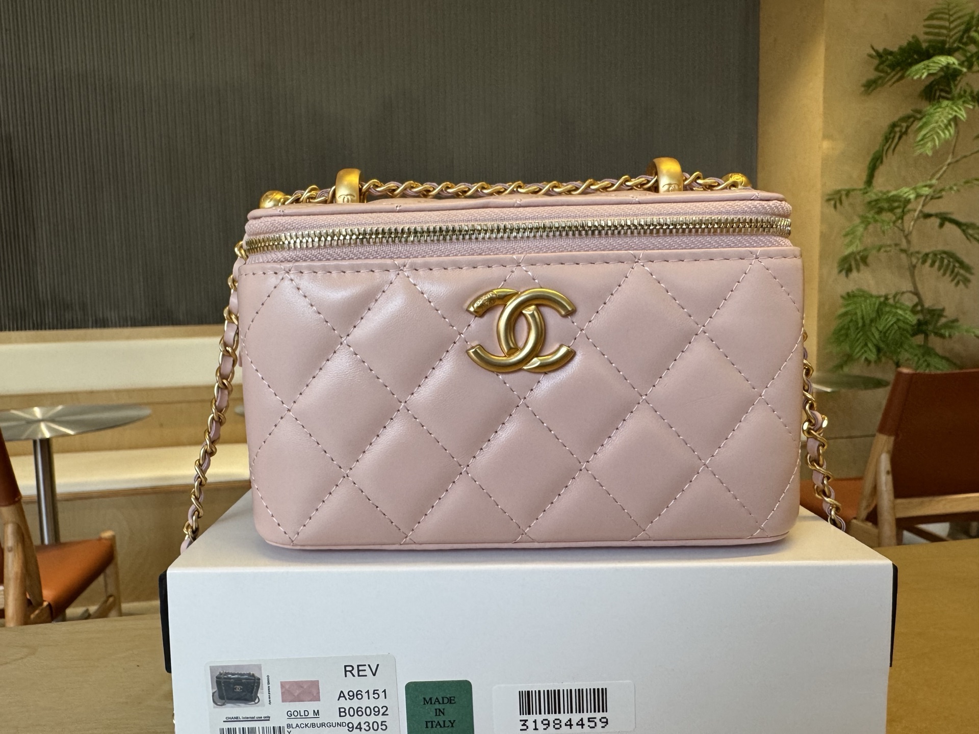 Chanel Basic Bag Cow Leather 17cm-l
