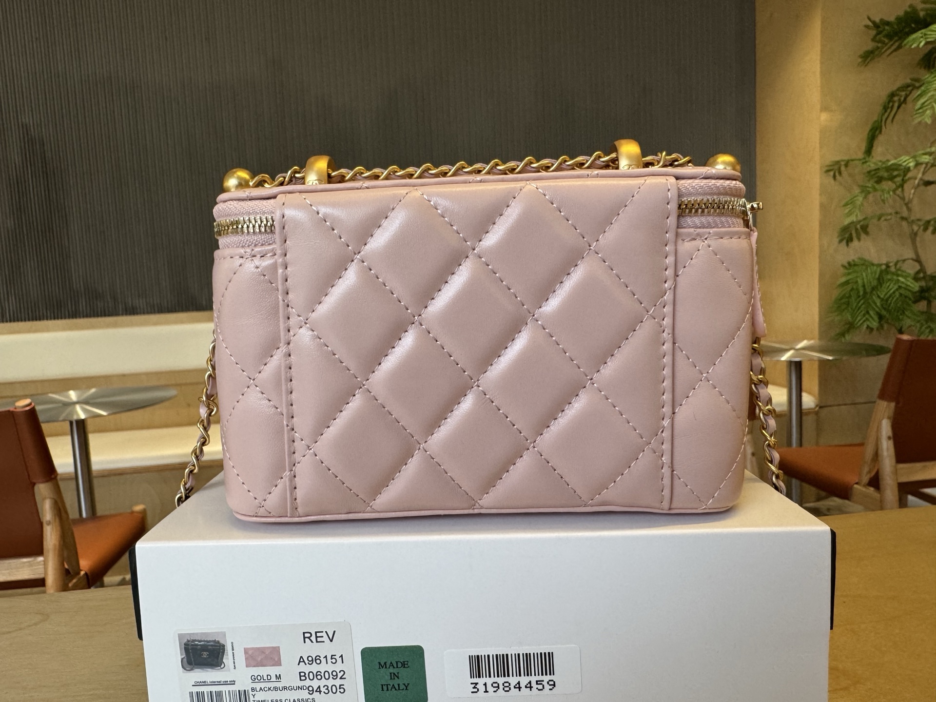 Chanel Basic Bag Cow Leather 17cm-l