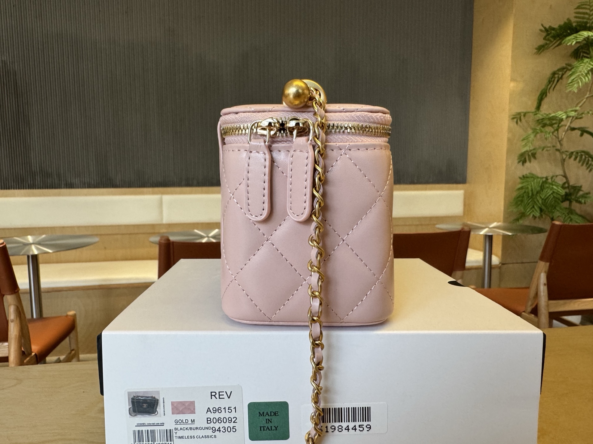 Chanel Basic Bag Cow Leather 17cm-l