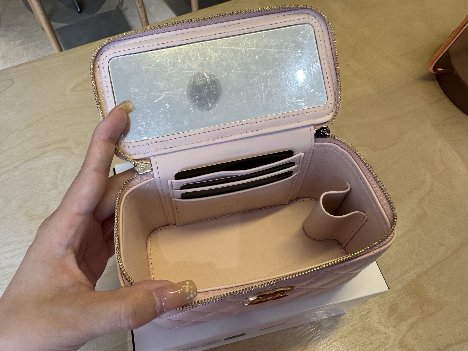 Chanel Basic Bag Cow Leather 17cm-l