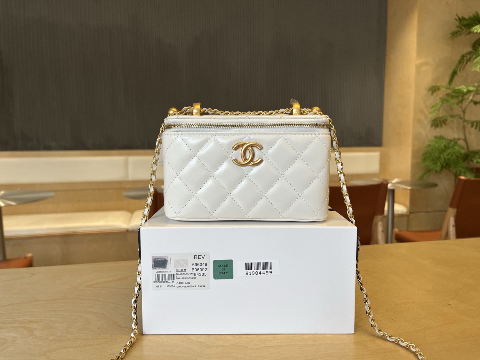 Chanel Basic Bag Cow Leather 17cm-l