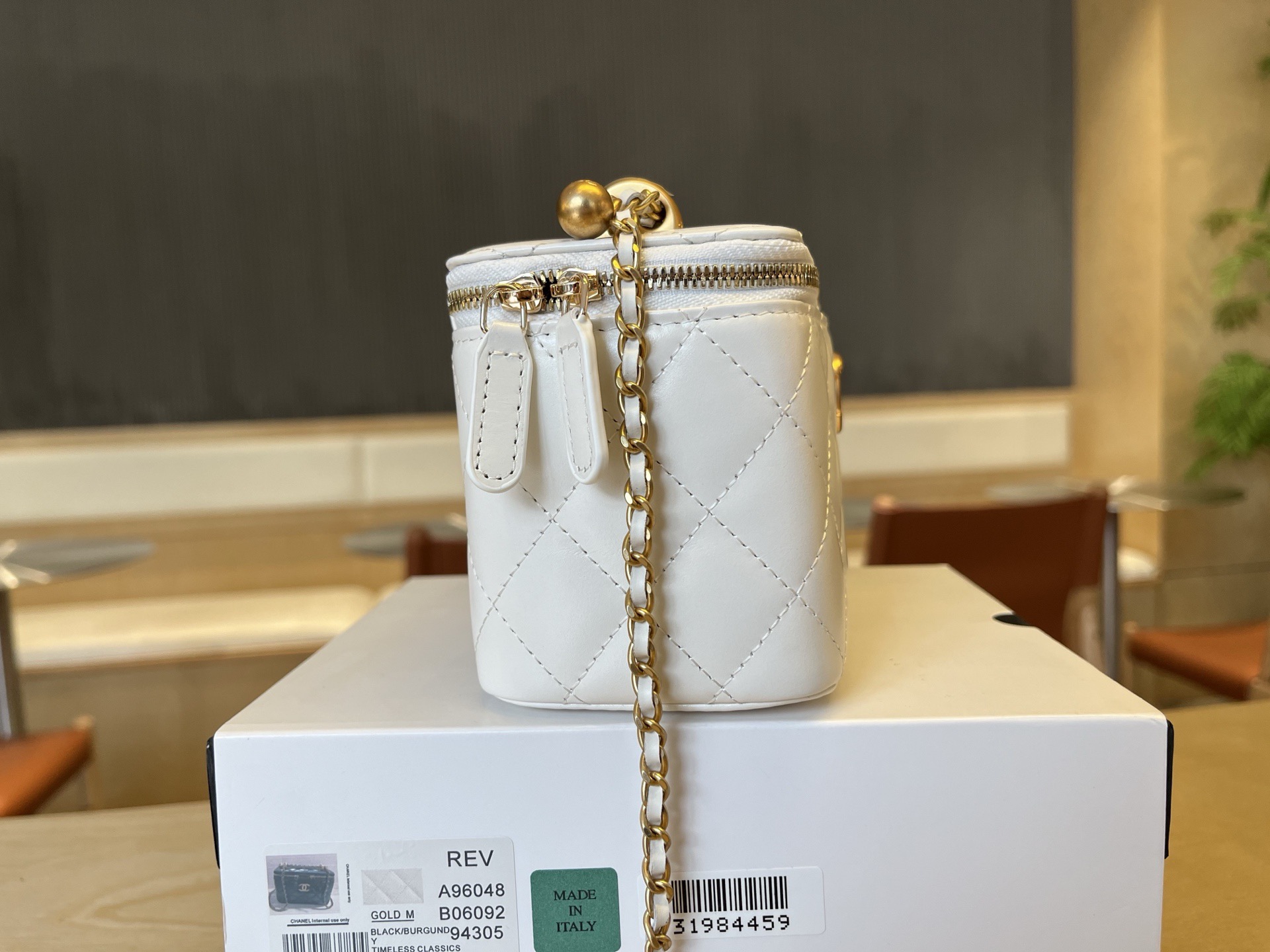 Chanel Basic Bag Cow Leather 17cm-l