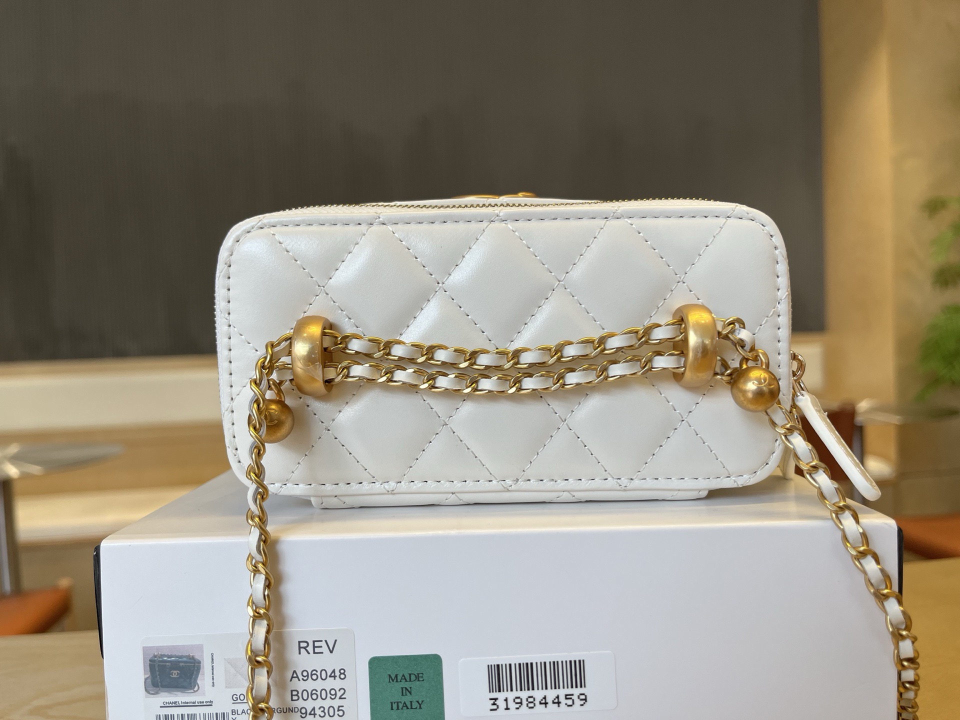 Chanel Basic Bag Cow Leather 17cm-l