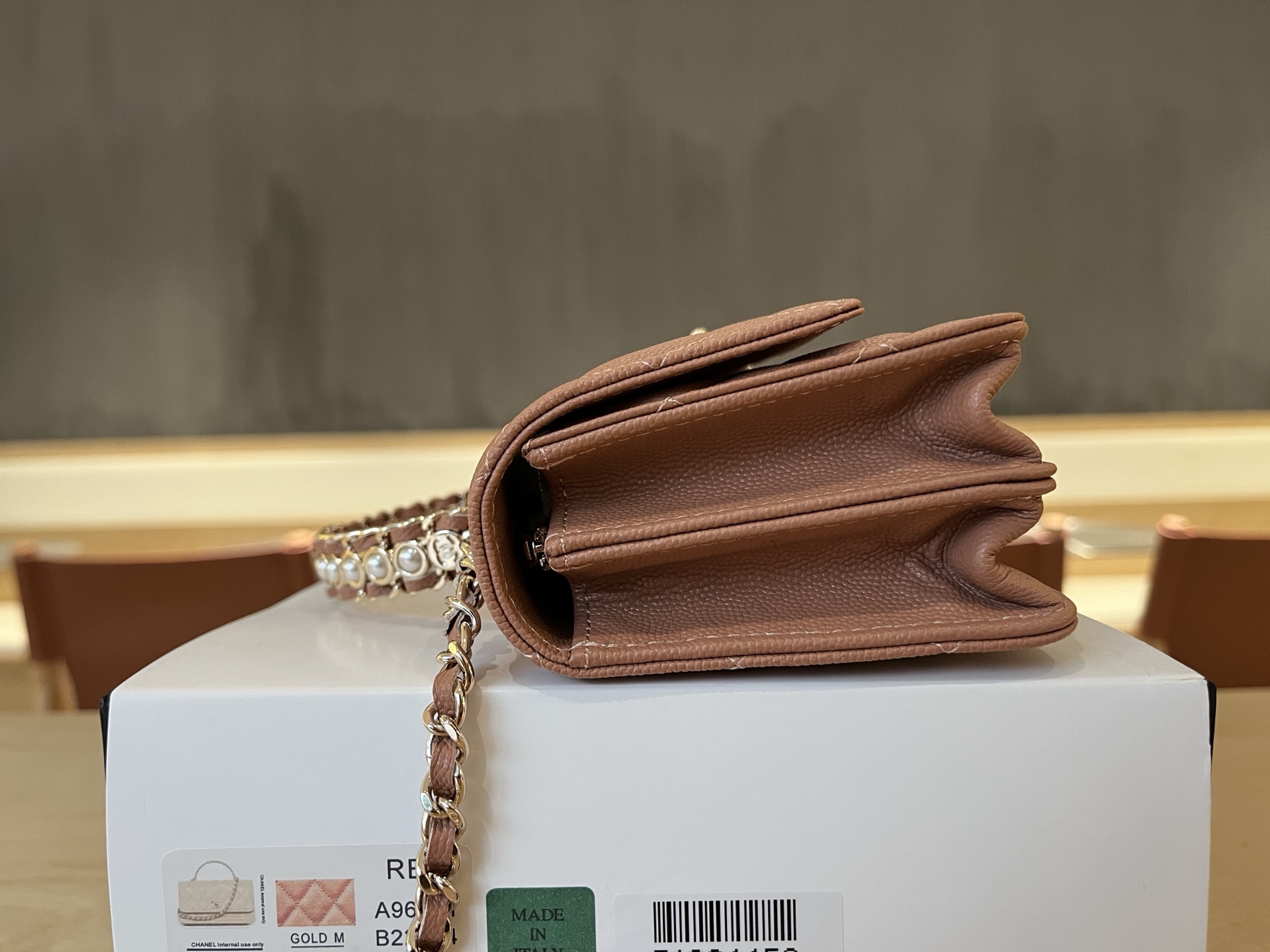 Chanel Basic Bag Cow Leather 19cm-l-s