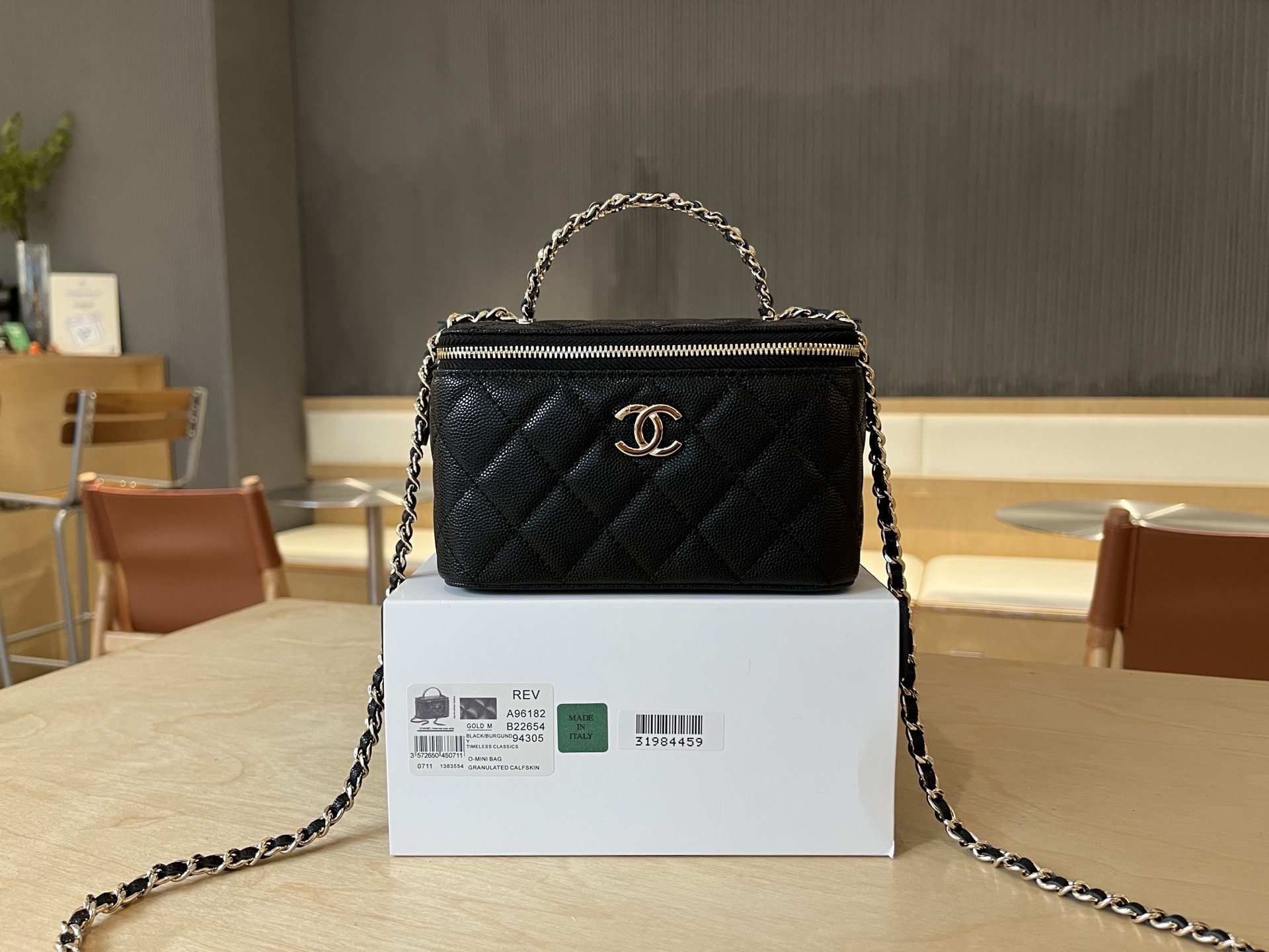 Chanel Basic Bag Cow Leather 17cm-l-s