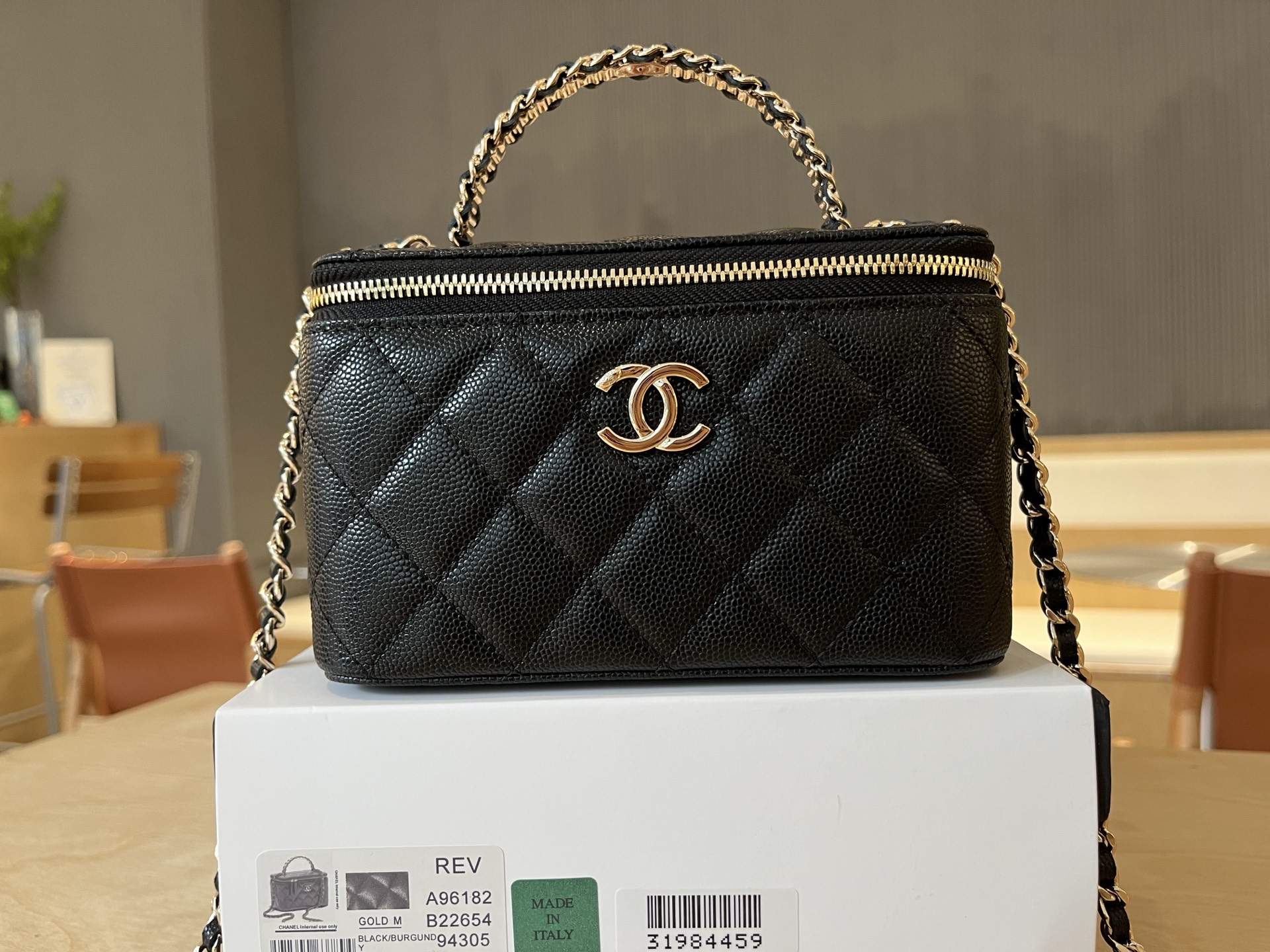 Chanel Basic Bag Cow Leather 17cm-l-s
