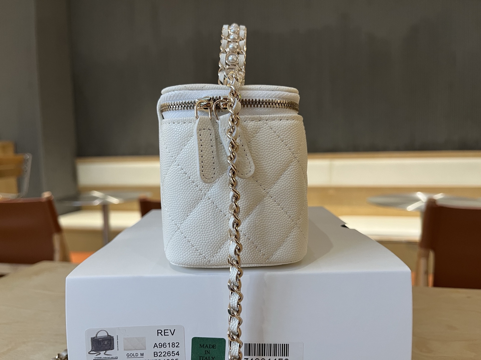 Chanel Basic Bag Cow Leather 17cm-l-s