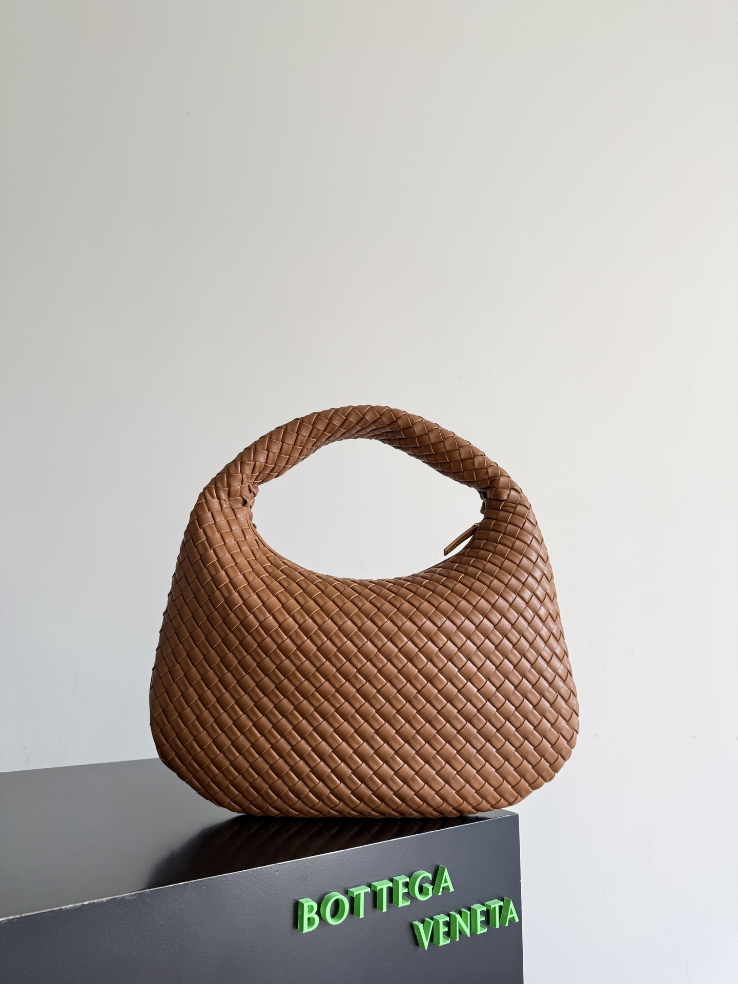 Bottega Veneta Female Shoulder Bag M