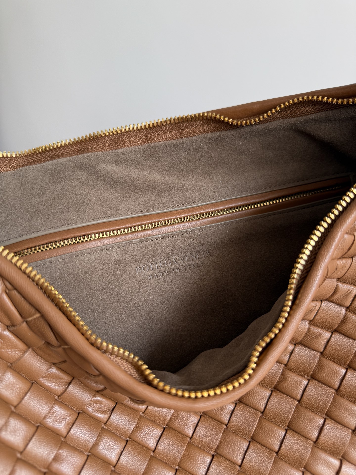 Bottega Veneta Female Shoulder Bag M