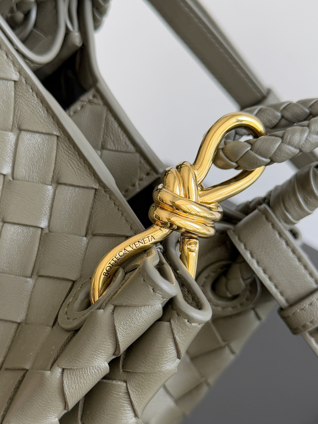 Bottega Veneta Basic Bag M