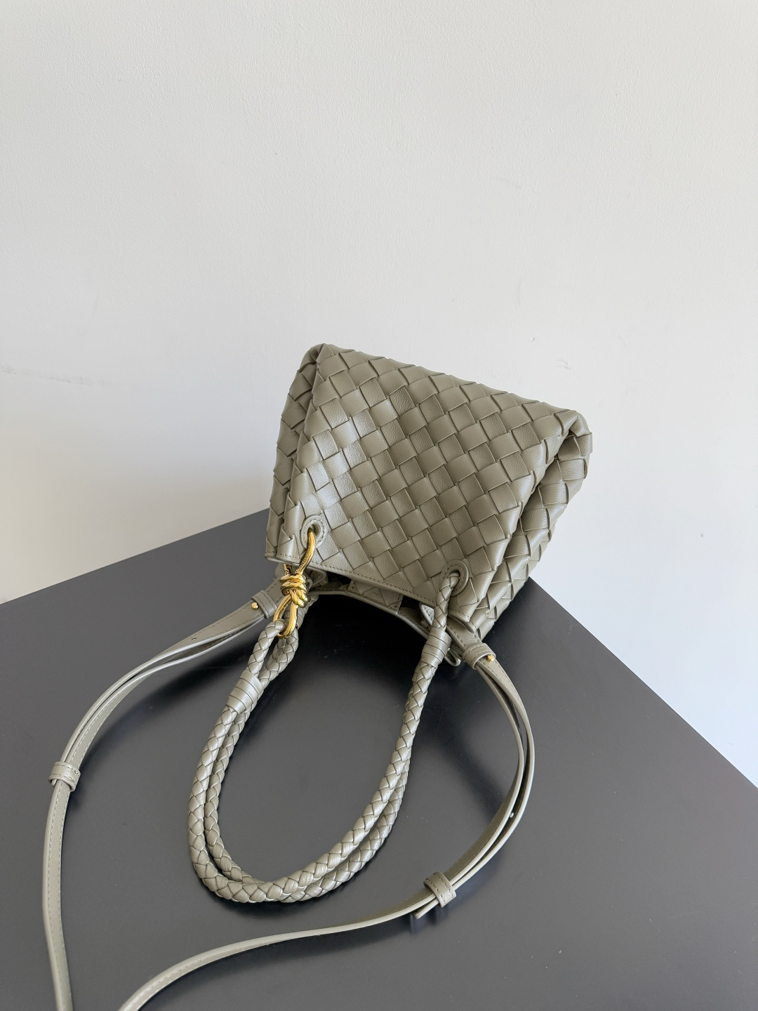 Bottega Veneta Basic Bag M