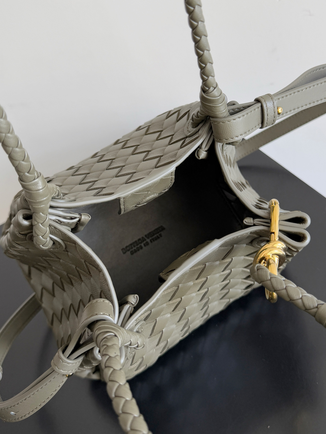 Bottega Veneta Basic Bag M