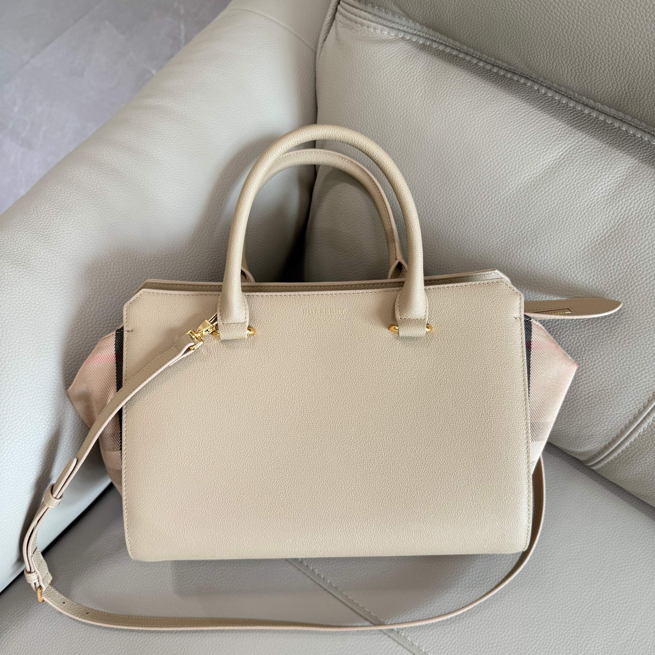 Burberry Tote Bag Cow Leather