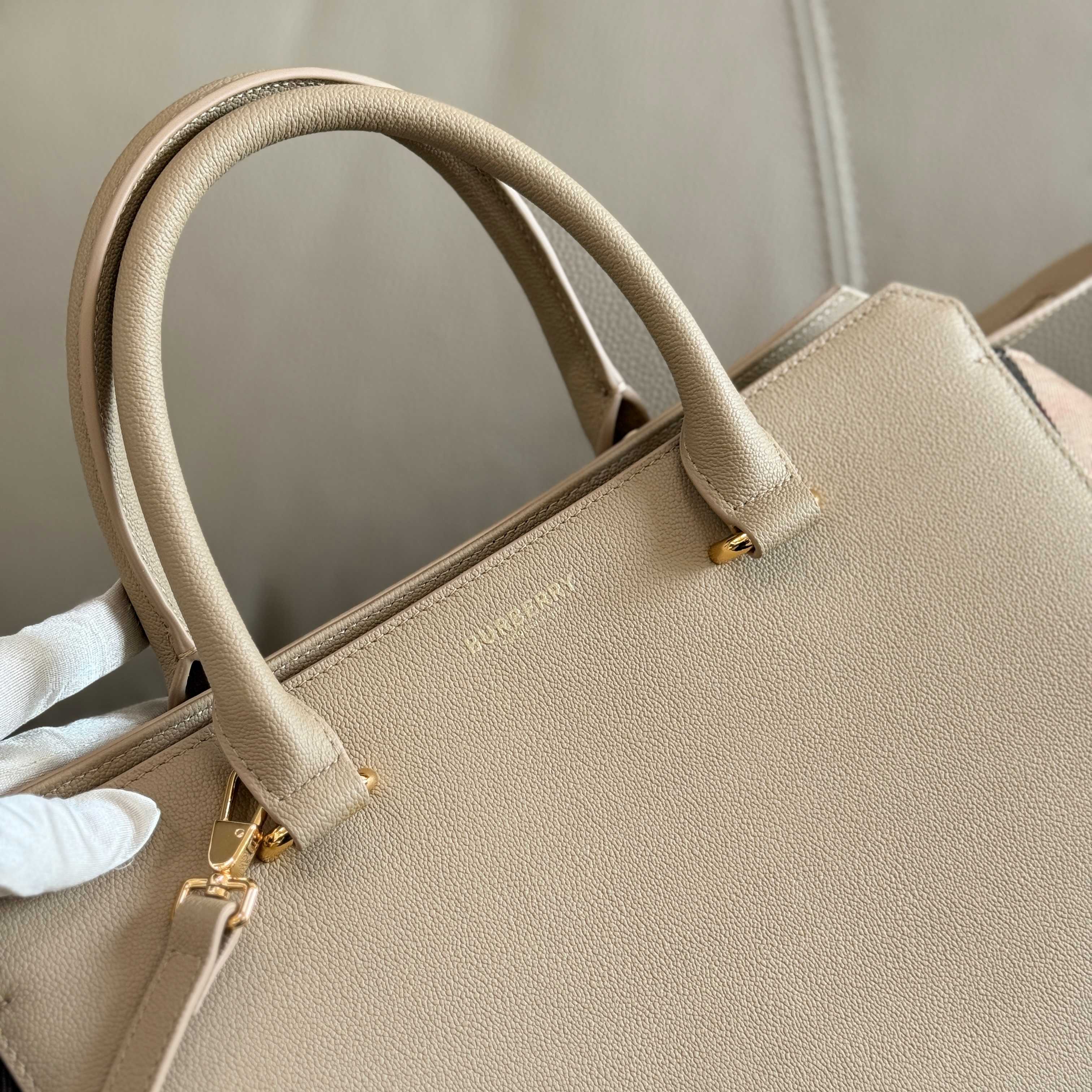 Burberry Tote Bag Cow Leather