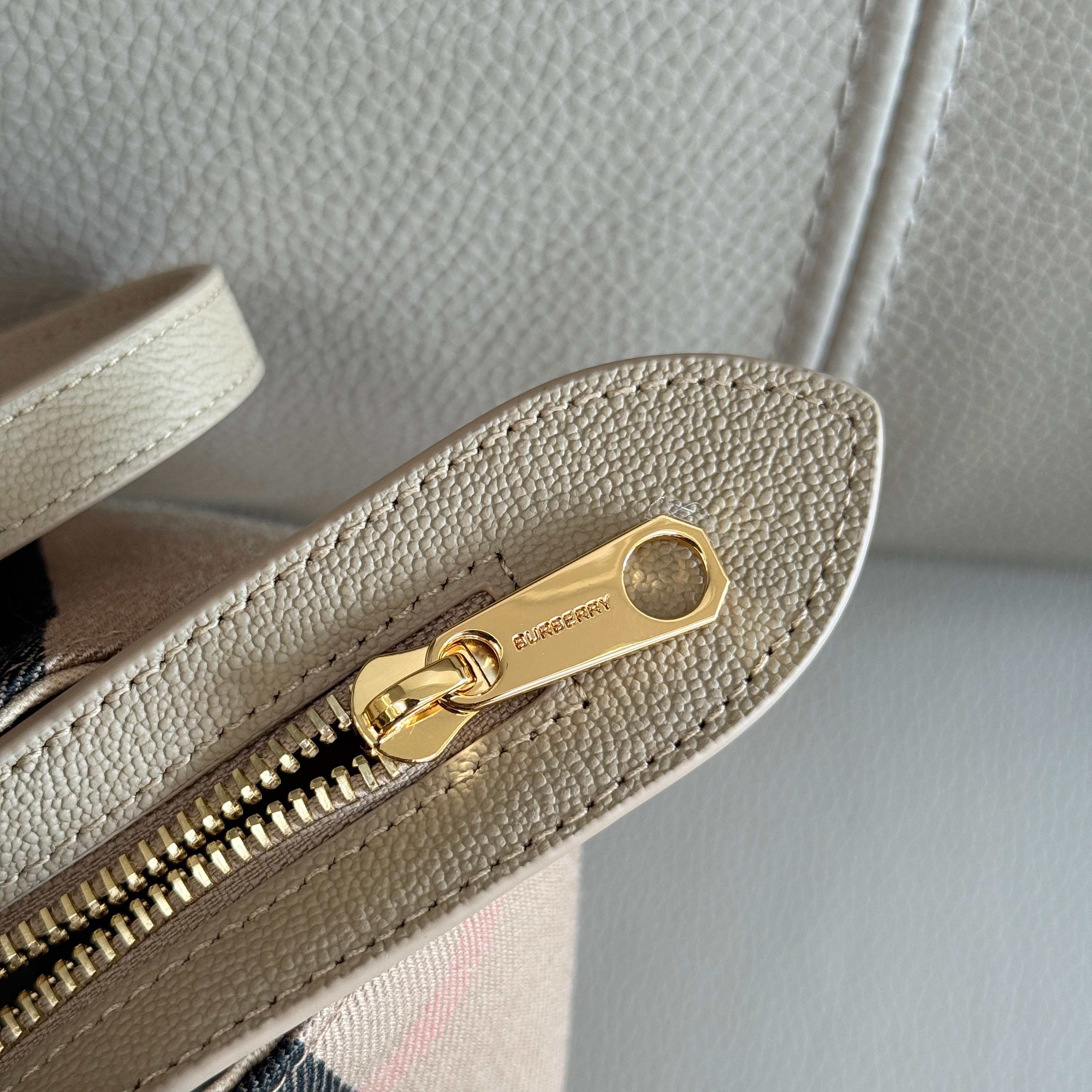 Burberry Tote Bag Cow Leather