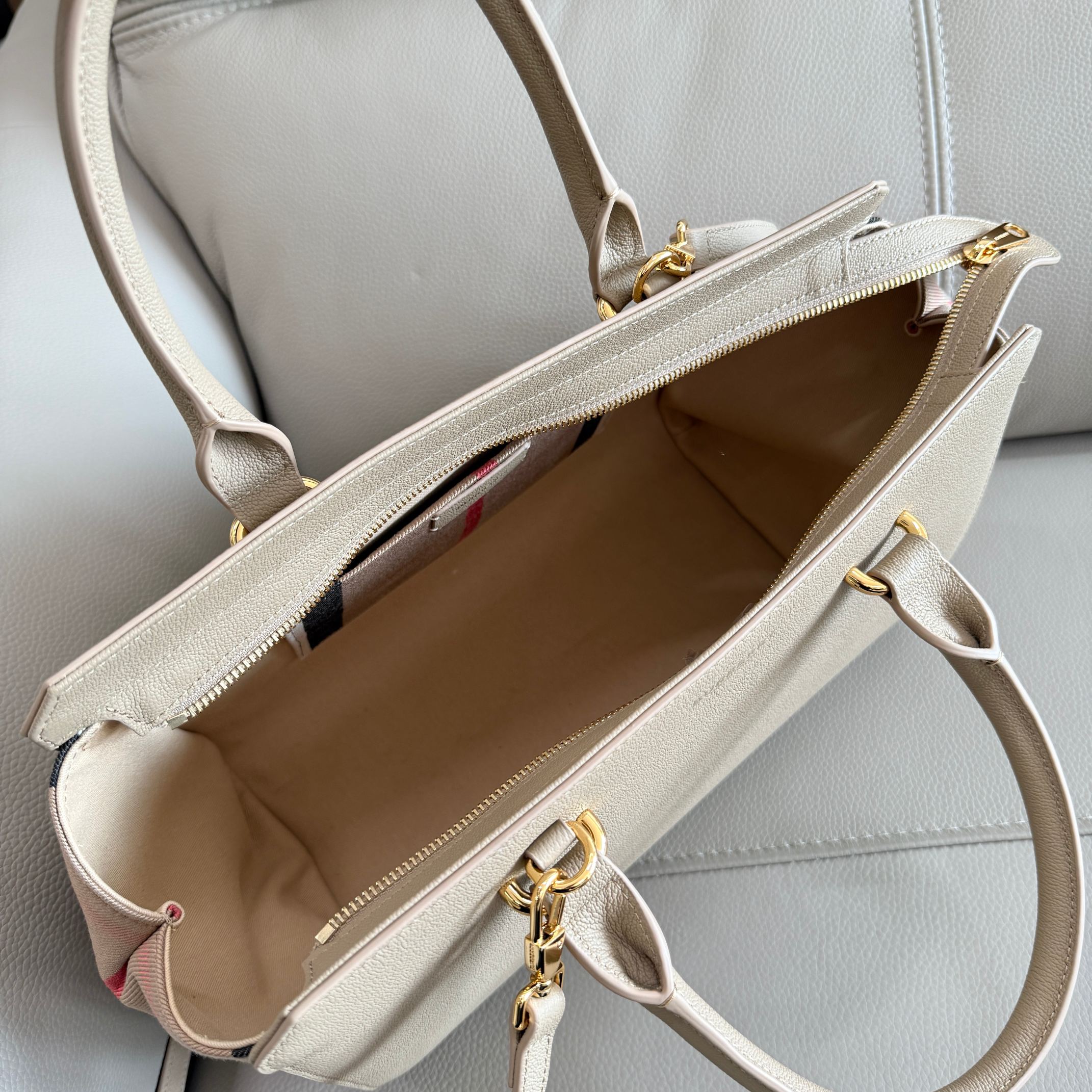 Burberry Tote Bag Cow Leather