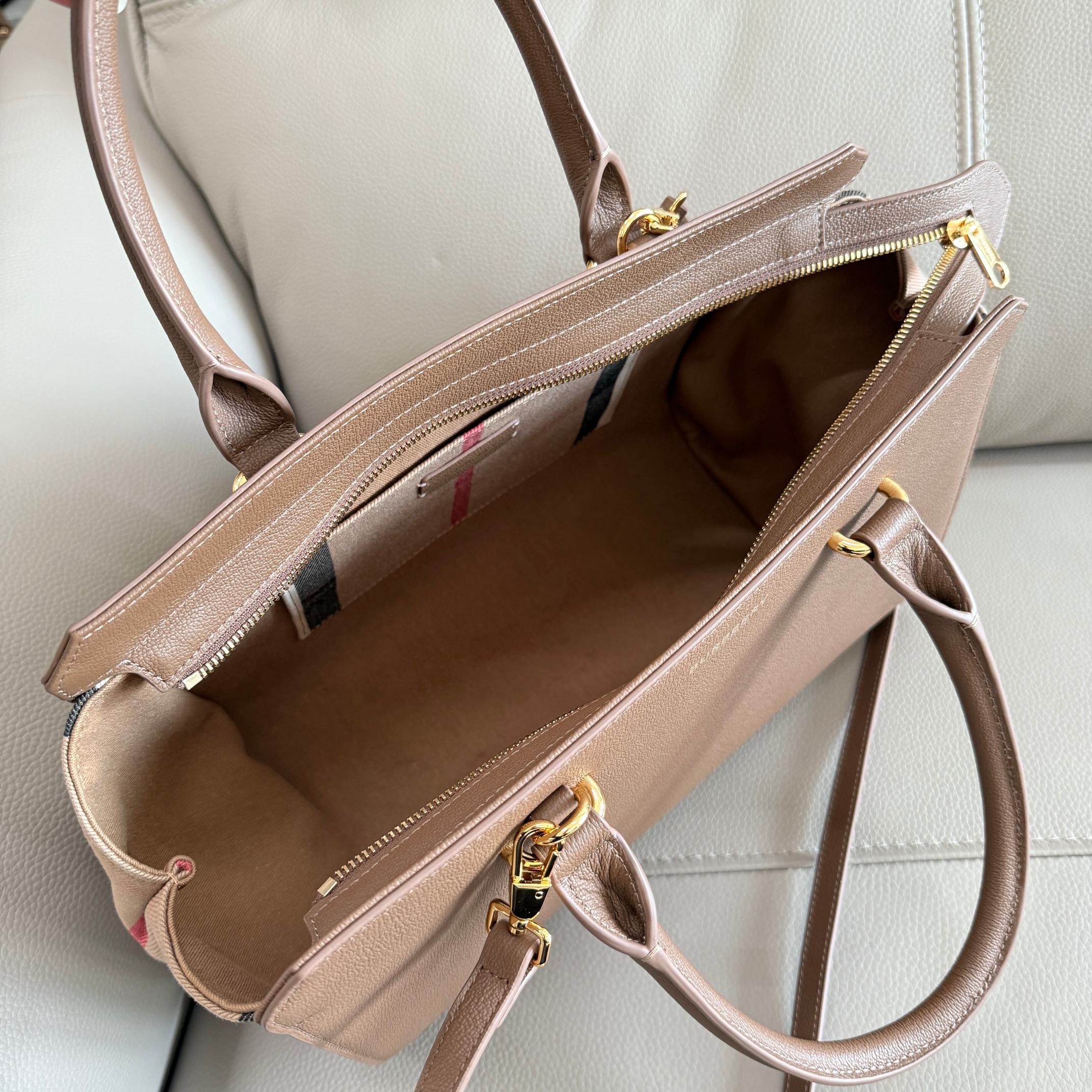 Burberry Tote Bag Cow Leather