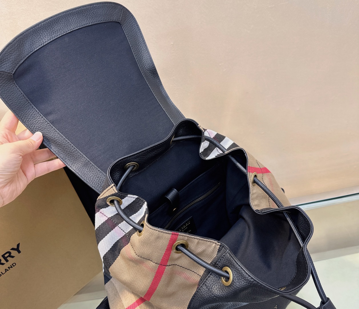 Burberry Basic Bag Cow Leather