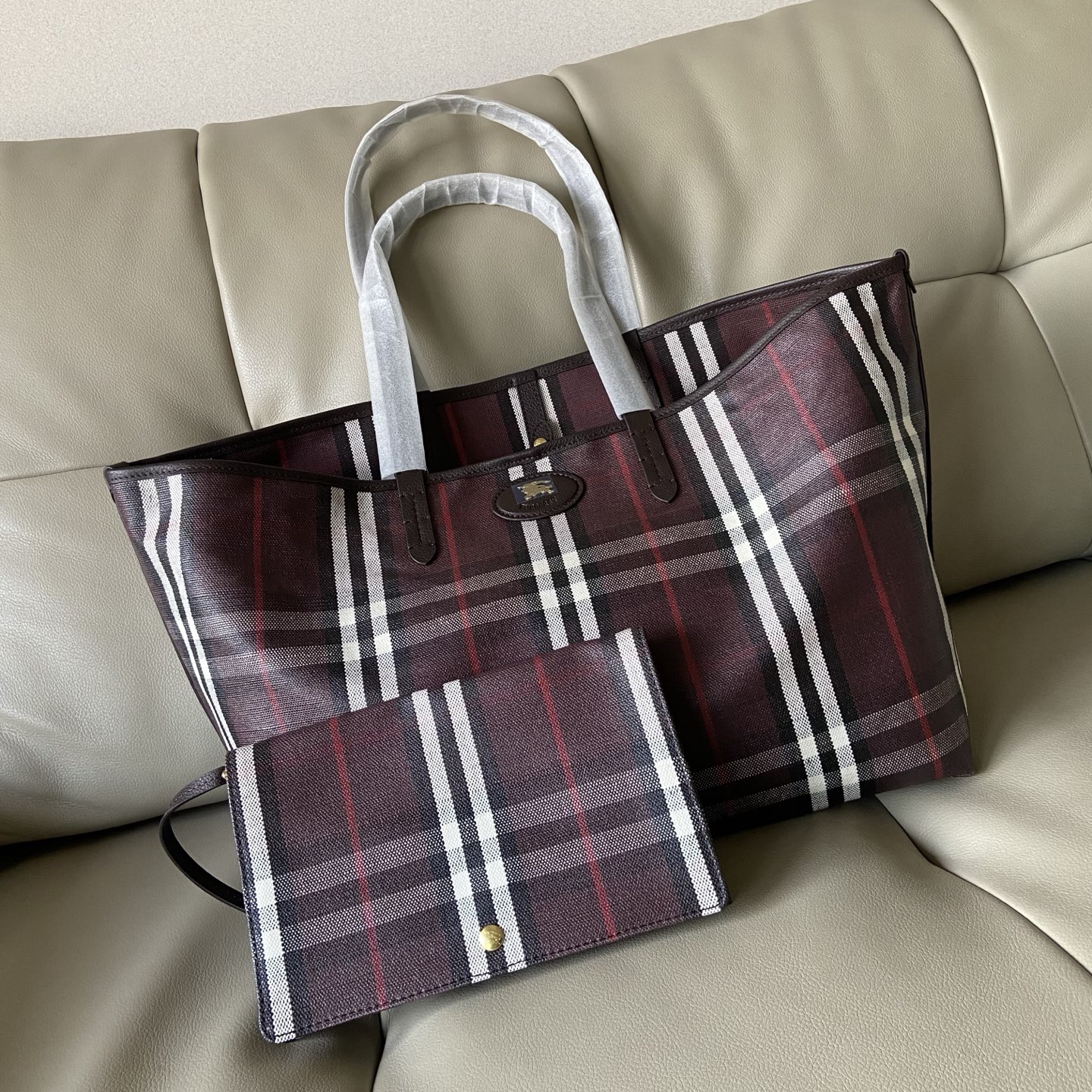 Burberry Tote Bag Cow Leather 28cm