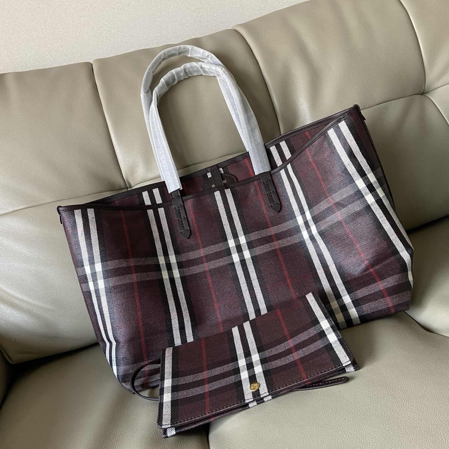 Burberry Tote Bag Cow Leather 28cm
