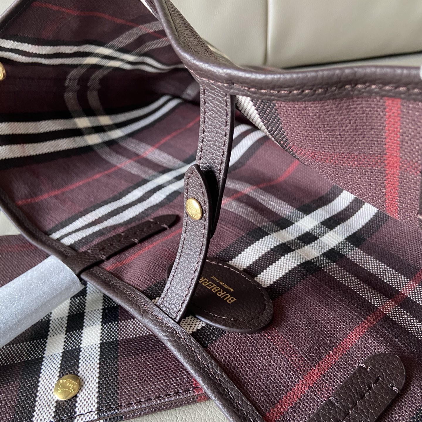 Burberry Tote Bag Cow Leather 28cm