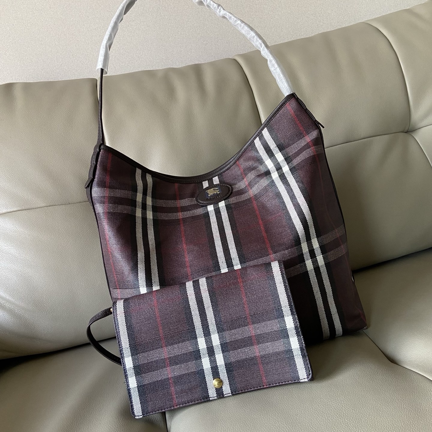 Burberry Basic Bag Cow Leather 38cm