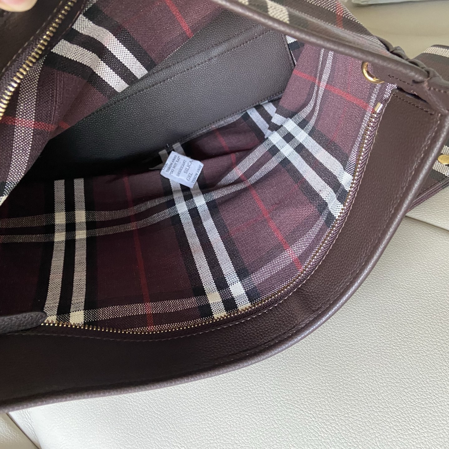 Burberry Basic Bag Cow Leather 38cm