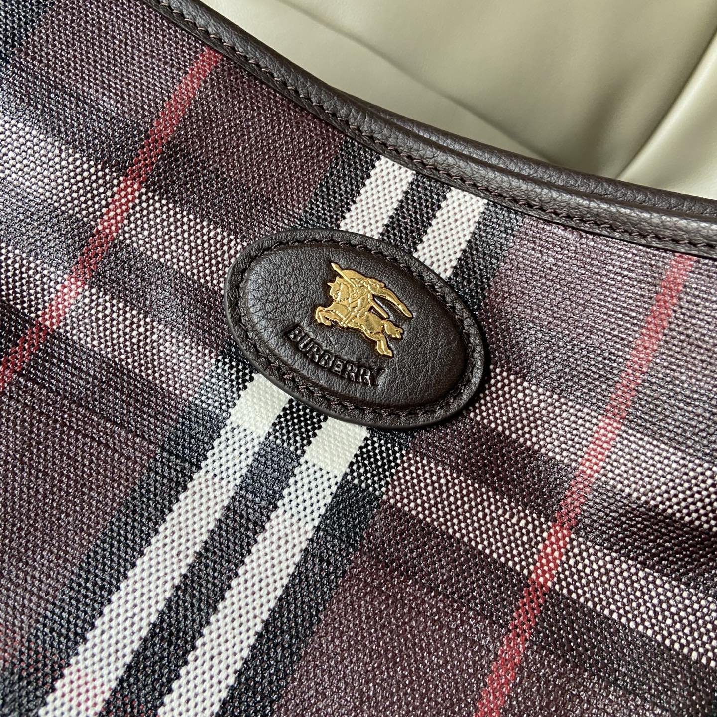 Burberry Basic Bag Cow Leather 38cm