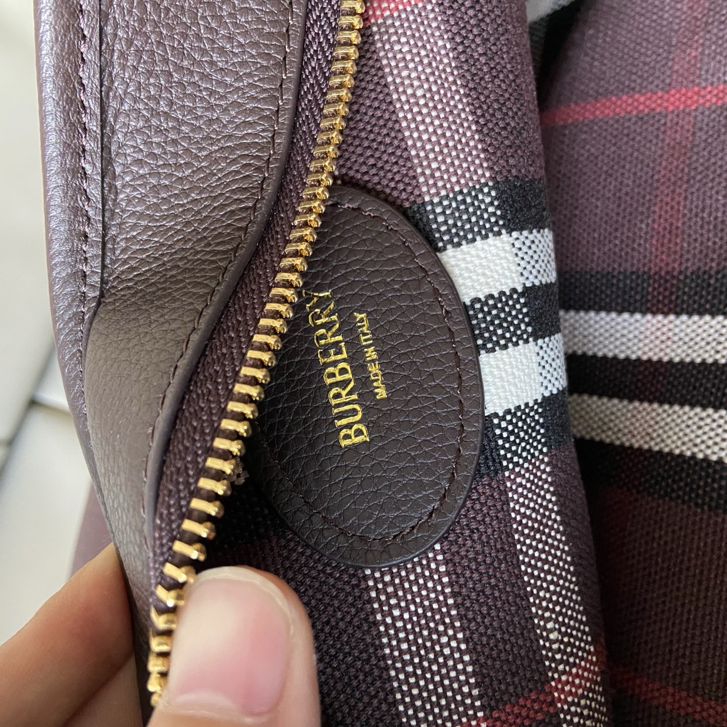 Burberry Basic Bag Cow Leather 38cm